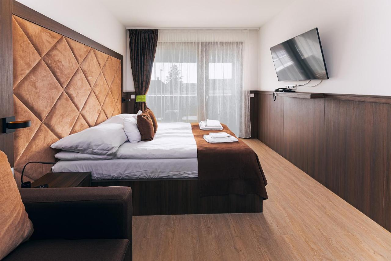 Park Hotel Buek-Buekfuerdo エクステリア 写真