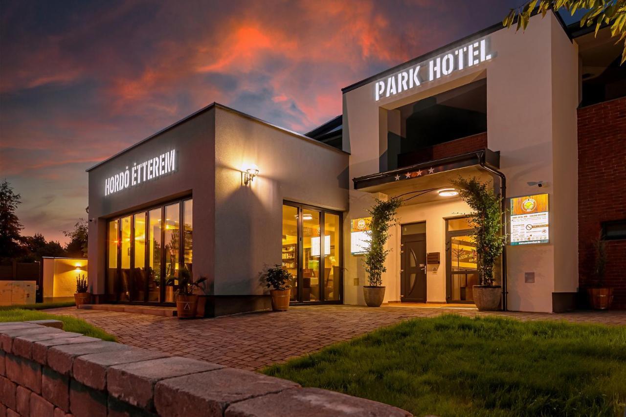 Park Hotel Buek-Buekfuerdo エクステリア 写真