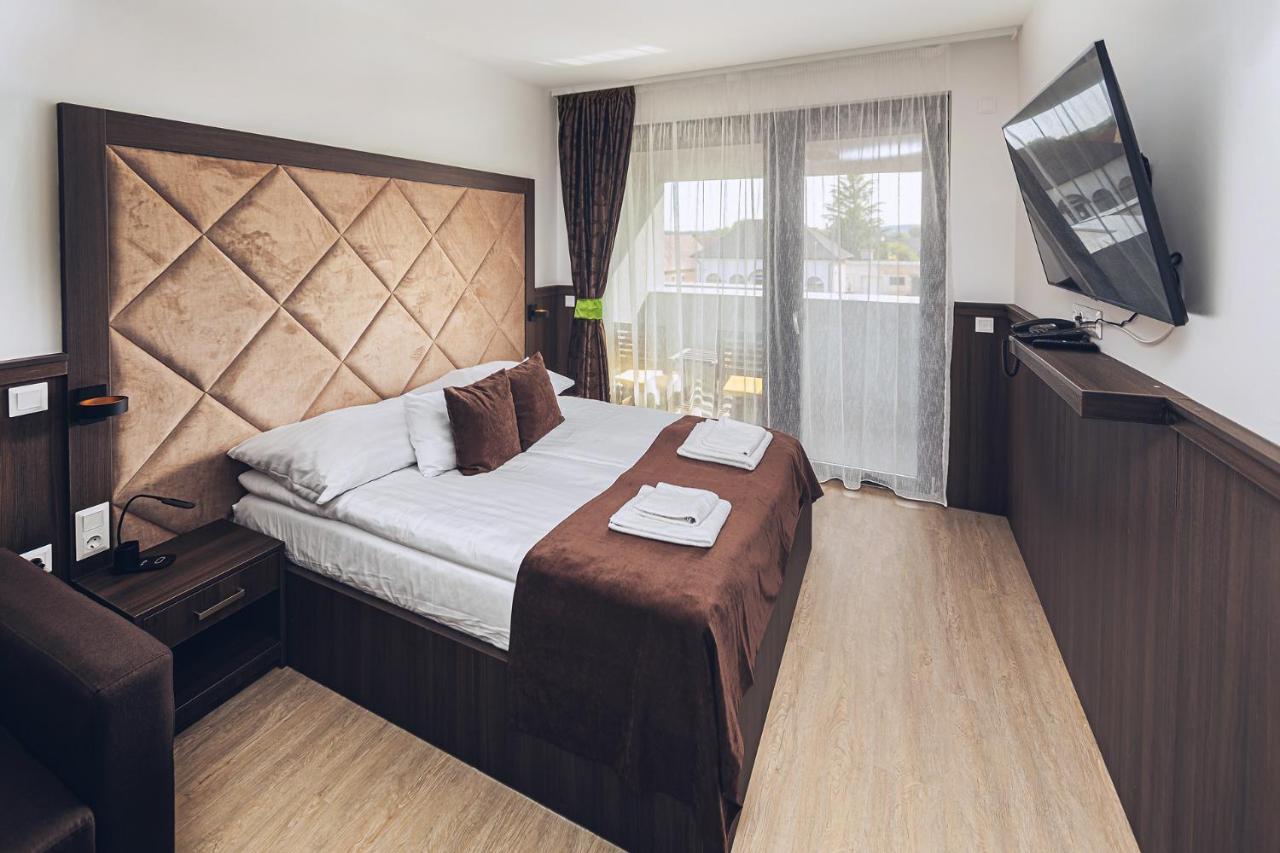 Park Hotel Buek-Buekfuerdo エクステリア 写真