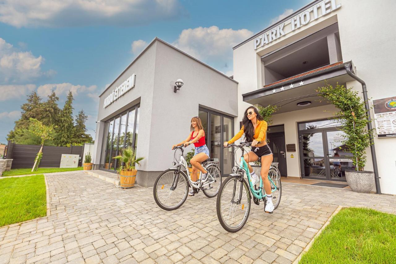 Park Hotel Buek-Buekfuerdo エクステリア 写真
