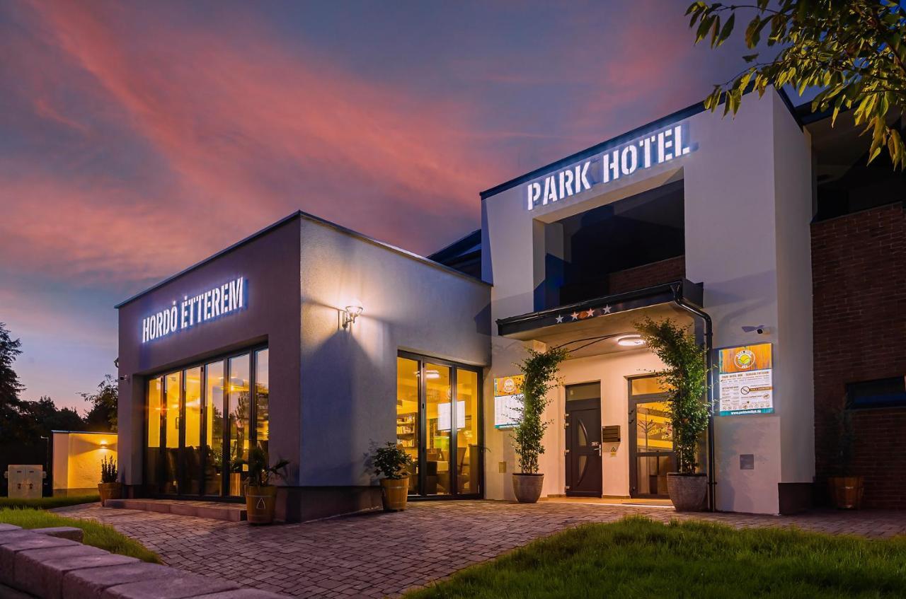 Park Hotel Buek-Buekfuerdo エクステリア 写真