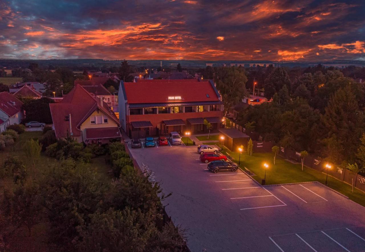 Park Hotel Buek-Buekfuerdo エクステリア 写真
