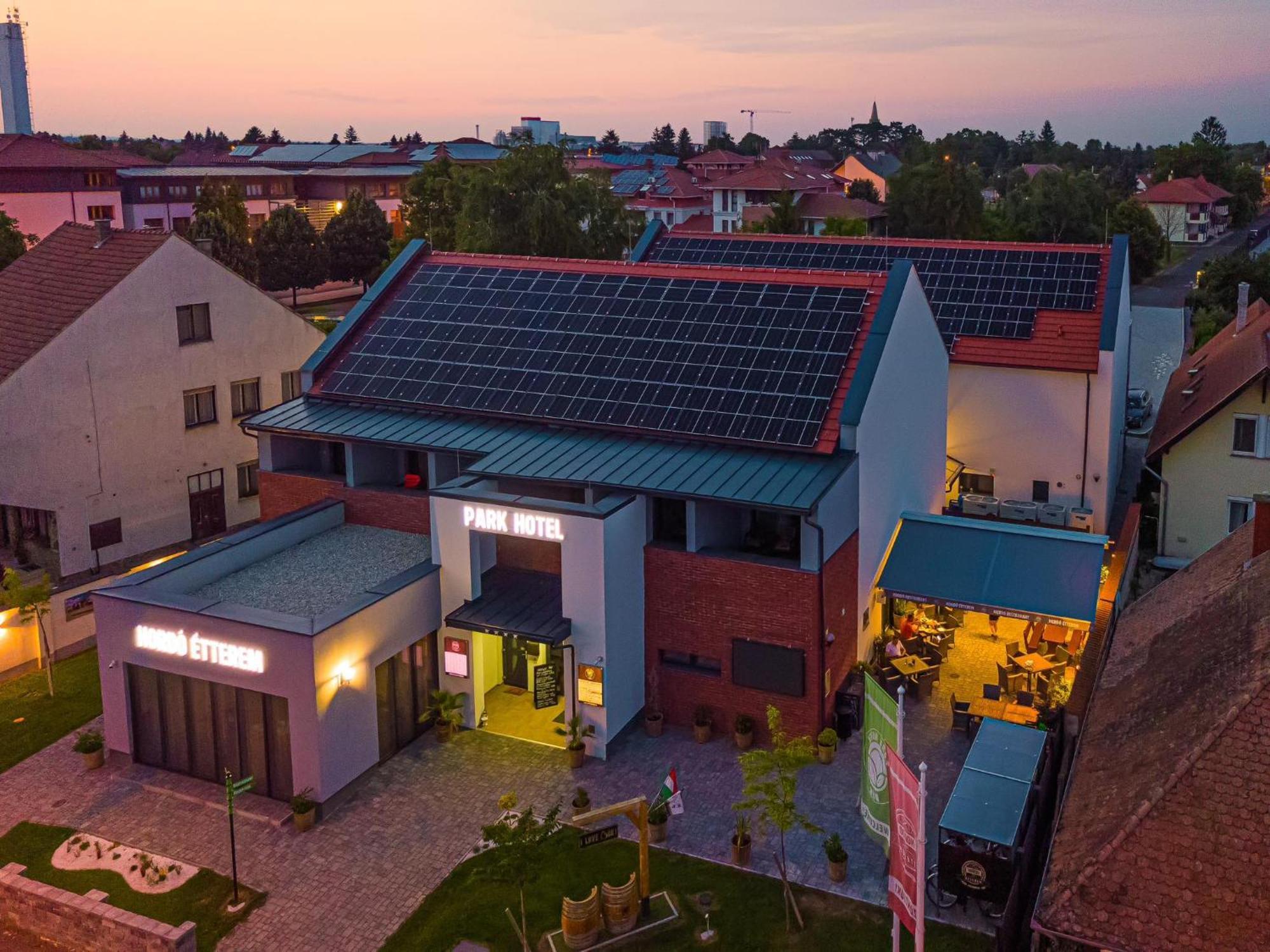 Park Hotel Buek-Buekfuerdo エクステリア 写真
