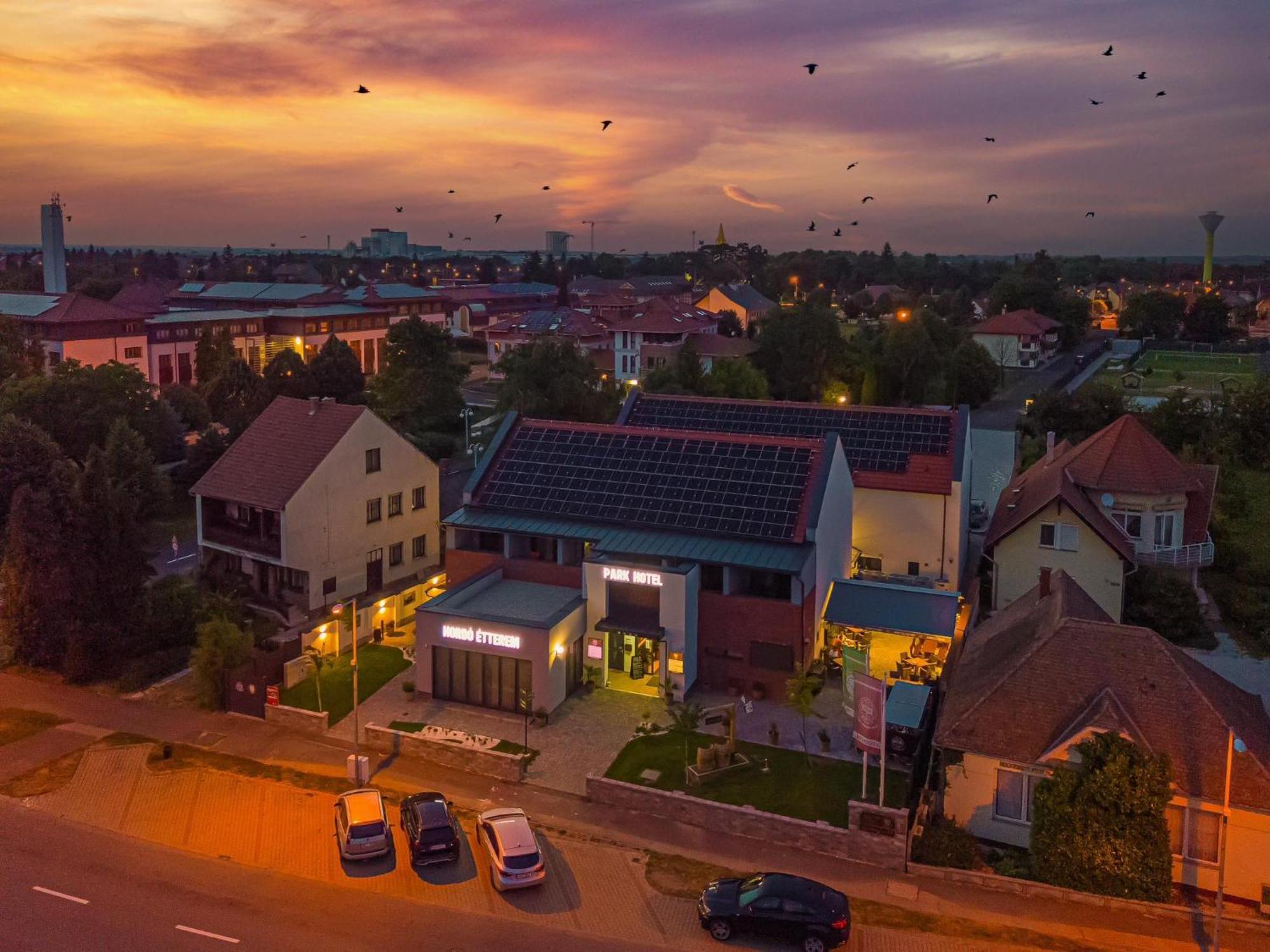 Park Hotel Buek-Buekfuerdo エクステリア 写真